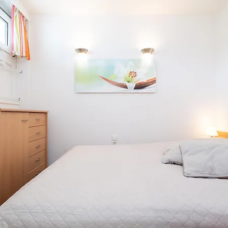 App 241 - Strandlage Lejlighed